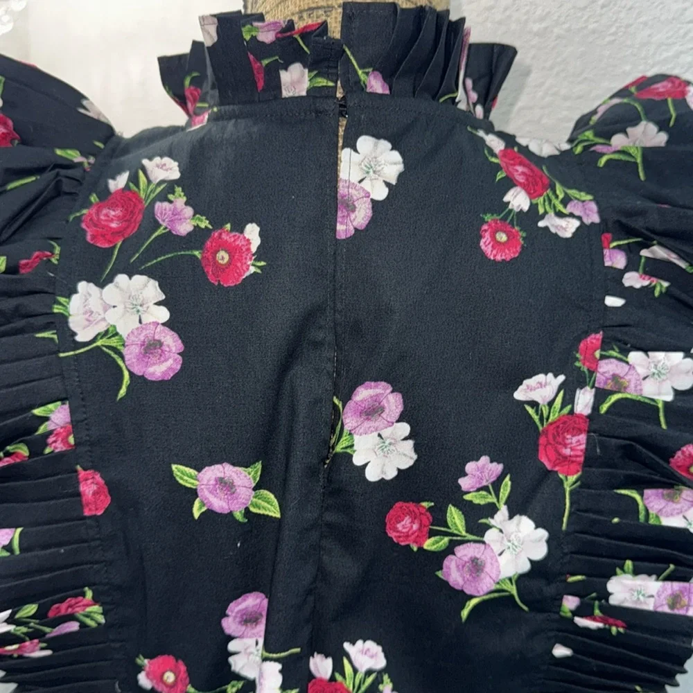 Express Black Ruched Floral Sleeveless Blouse - Picture 5 of 7